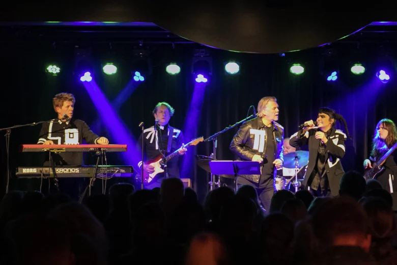 Stuðmenn ásamt Helga Björnssyni